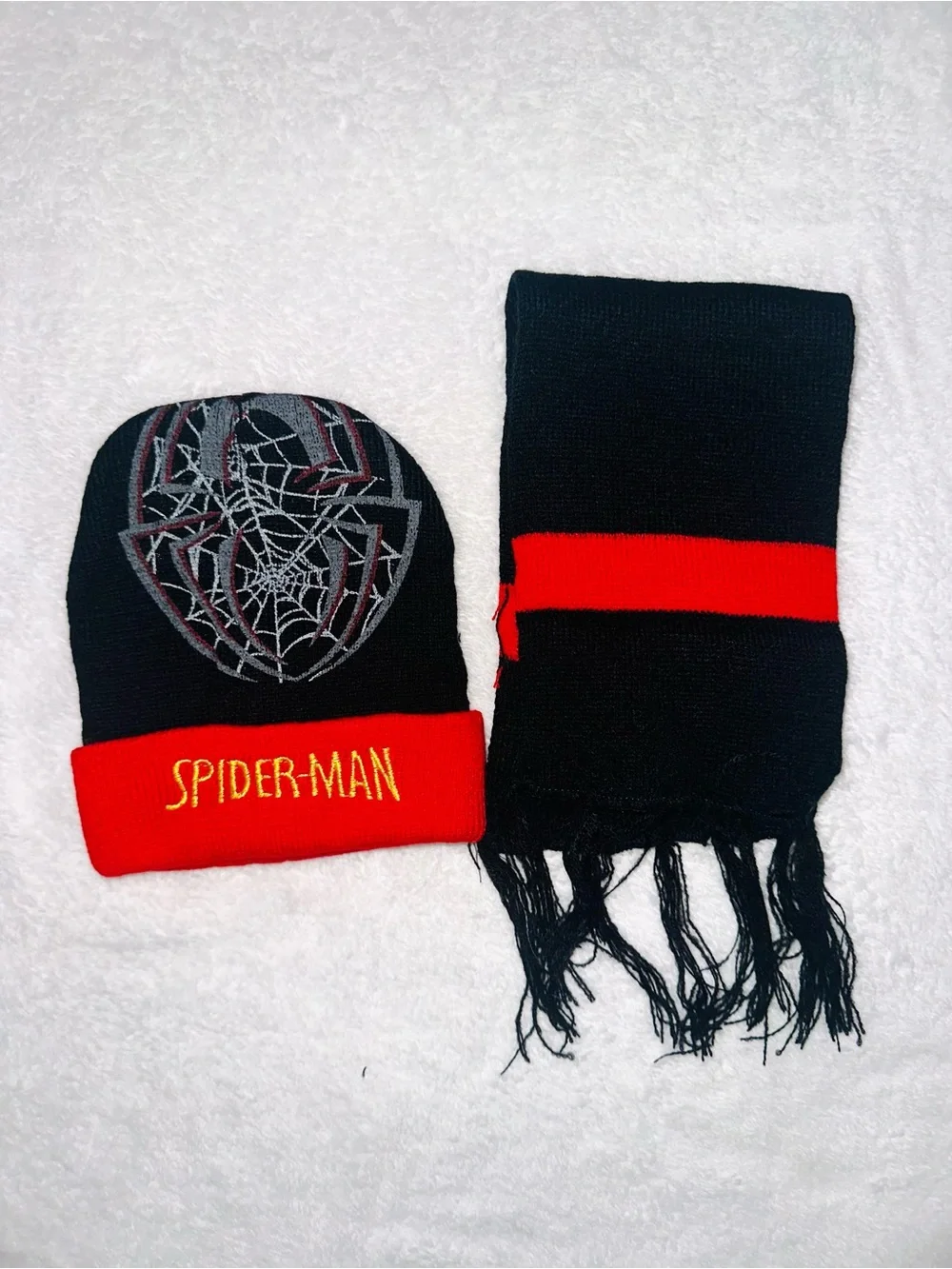 NIB Kids Spider Man Beanie & Scarf Set